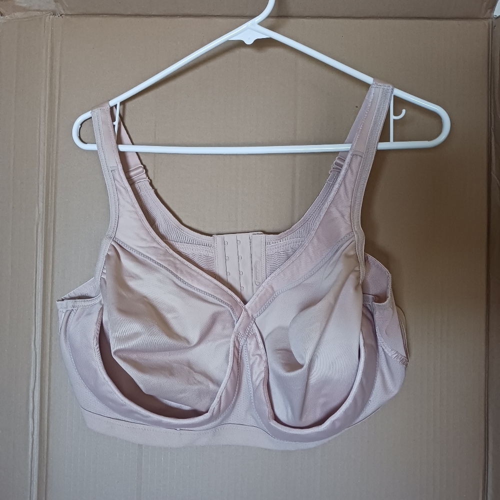 3X $30. Glamorise Women  PlusSZ Beige Pink  SZ 46DD Great Condition